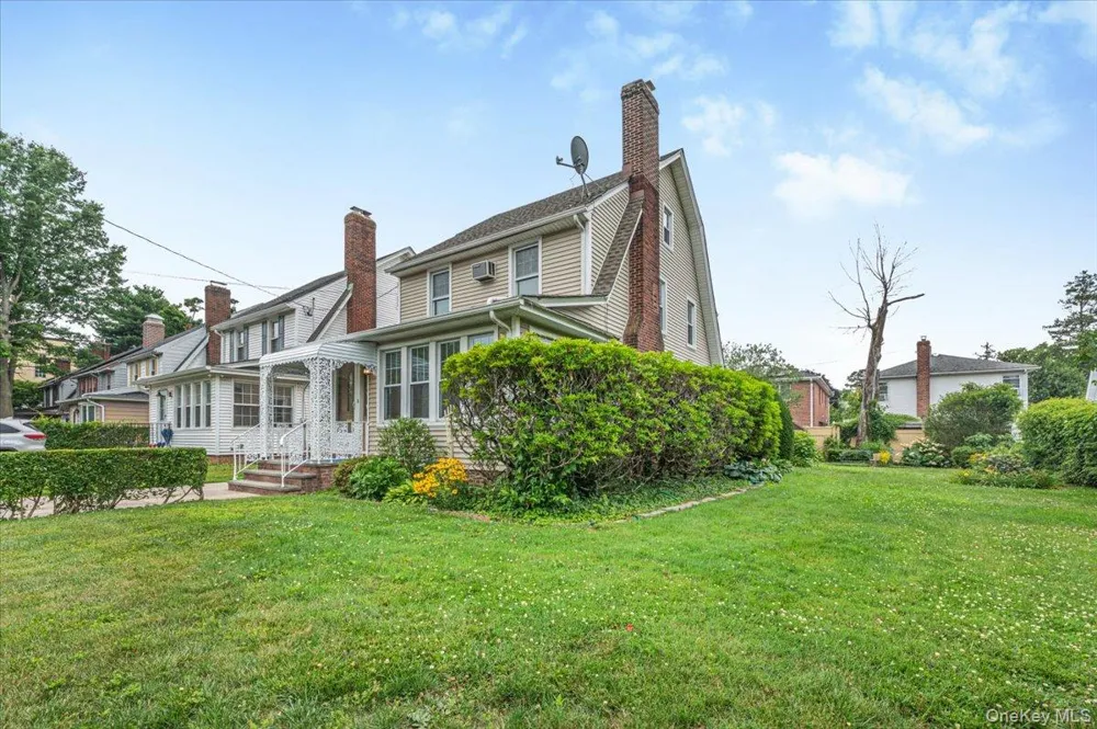 251-47 42nd Avenue Little Neck, NY 11363