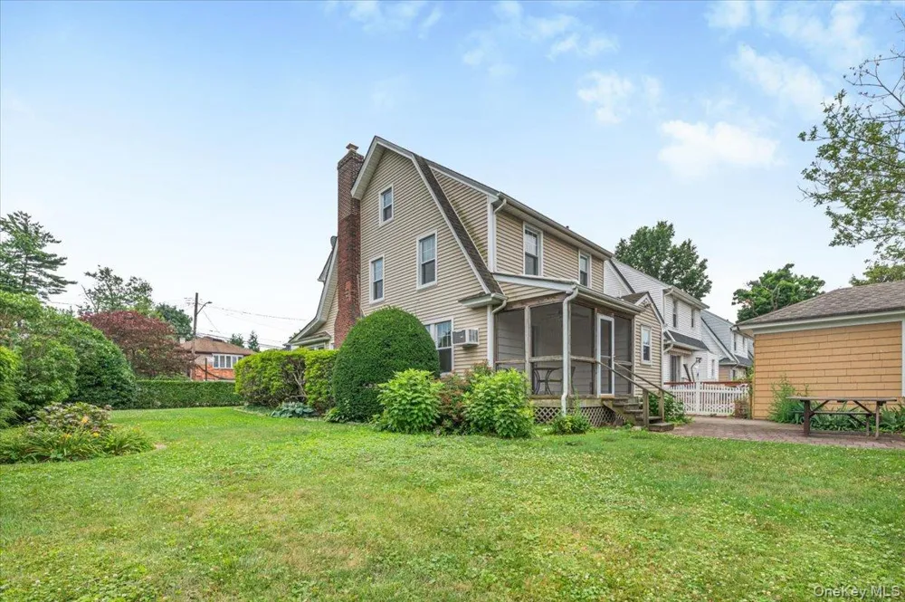 251-47 42nd Avenue Little Neck, NY 11363
