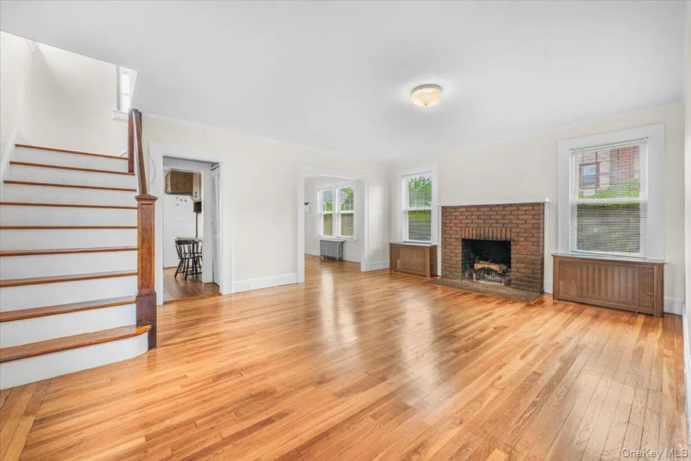 251-47 42nd Avenue Little Neck, NY 11363