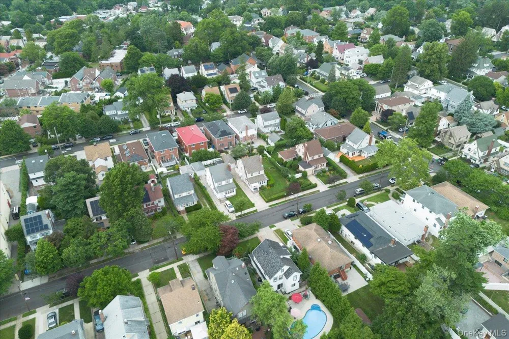 251-47 42nd Avenue Little Neck, NY 11363