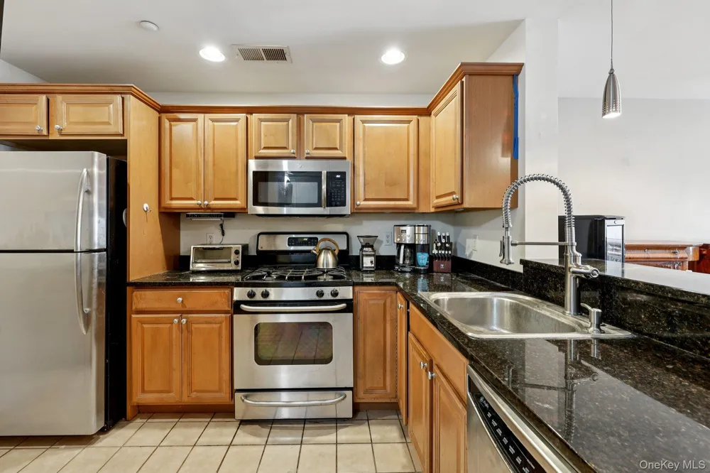 1220 Round Pointe Drive Haverstraw, NY 10927