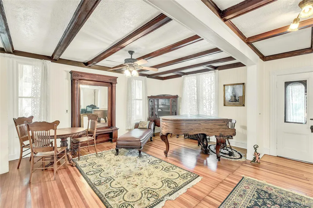 430 Montauk Highway East Moriches, NY 11940