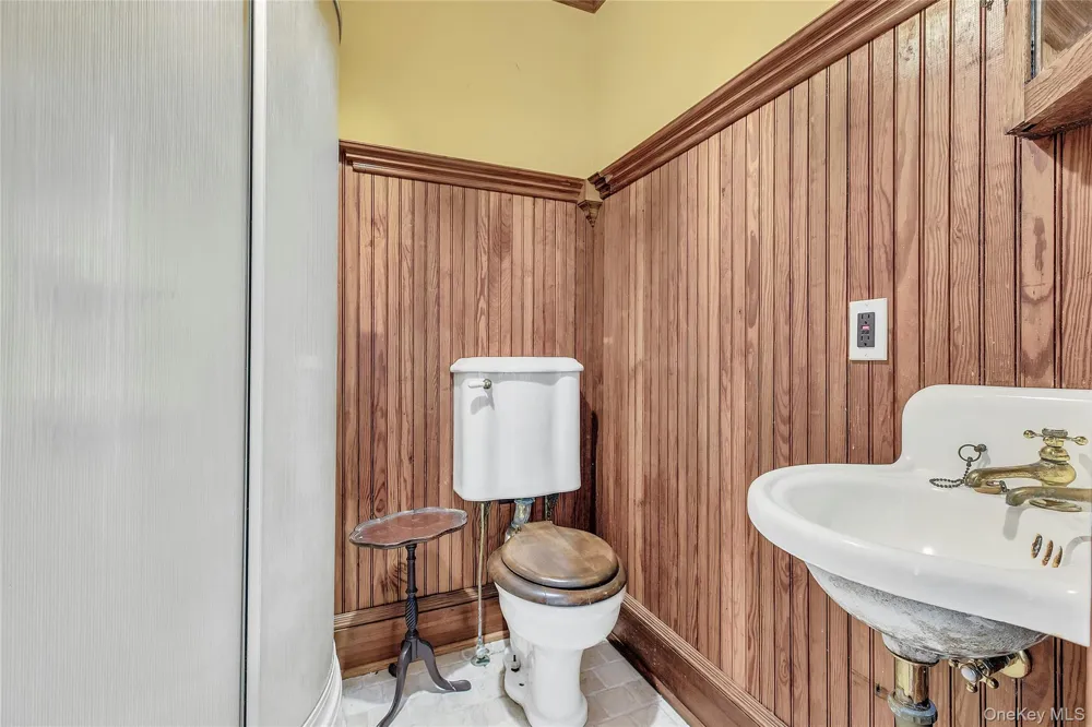 430 Montauk Highway East Moriches, NY 11940
