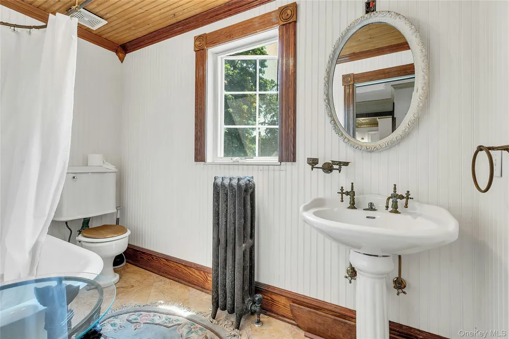 430 Montauk Highway East Moriches, NY 11940