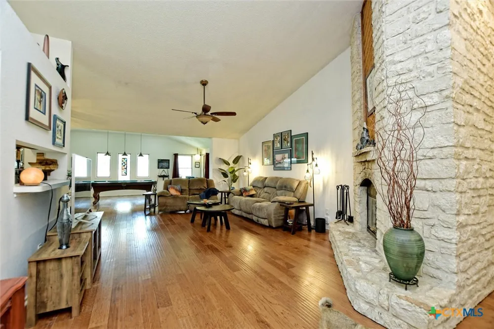 1002 W Noton Street Pflugerville, TX 78660