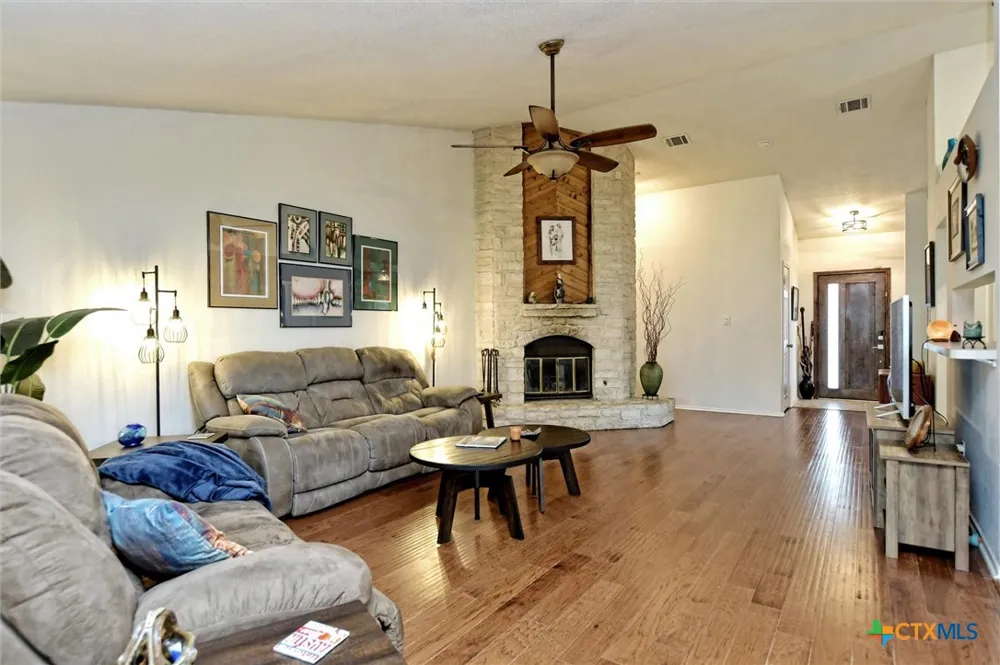 1002 W Noton Street Pflugerville, TX 78660