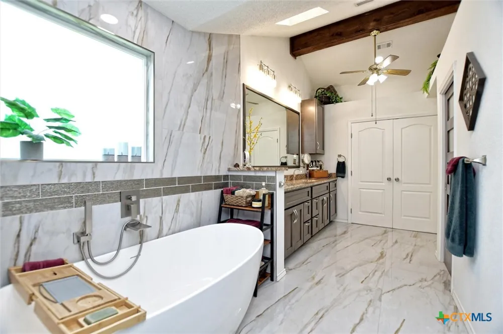 1002 W Noton Street Pflugerville, TX 78660