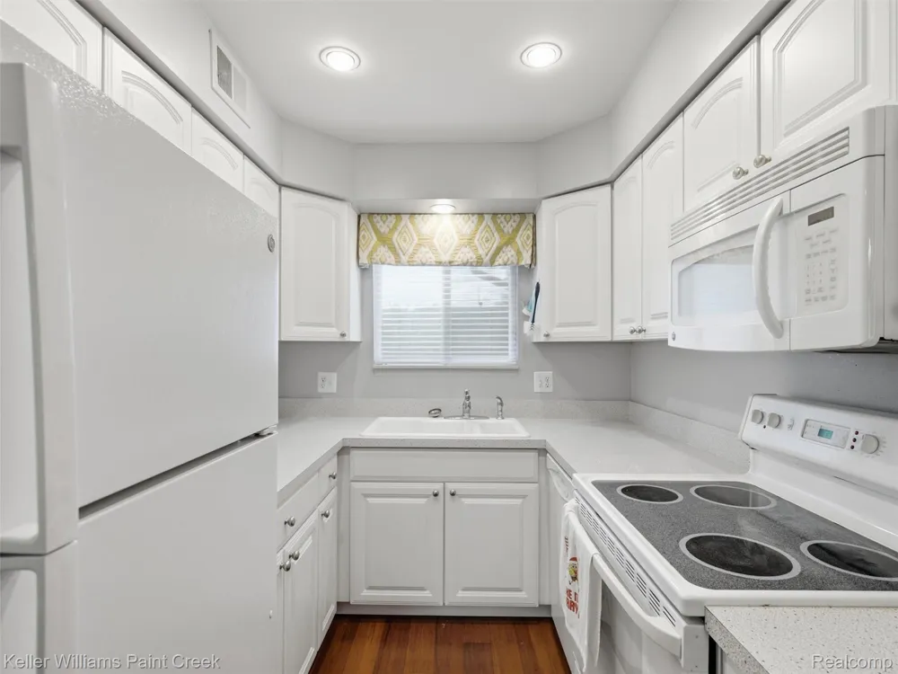 42630 Plymouth Hollow Drive #17 Plymouth Charter Township, MI 48170