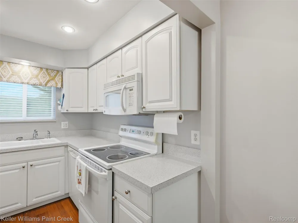 42630 Plymouth Hollow Drive #17 Plymouth Charter Township, MI 48170