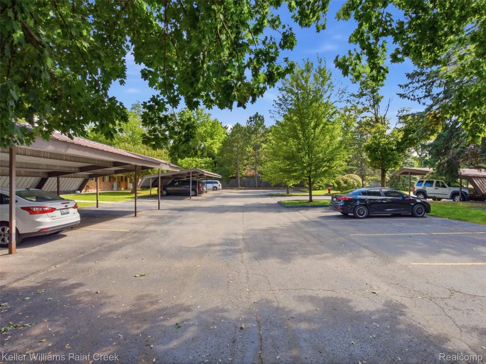 42630 Plymouth Hollow Drive #17 Plymouth Charter Township, MI 48170