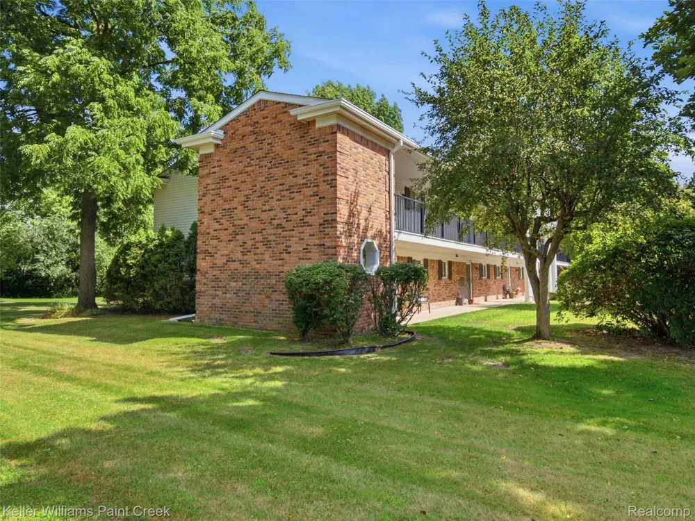 42630 Plymouth Hollow Drive #17 Plymouth Charter Township, MI 48170