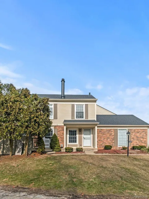 1428 CRESCENT LANE