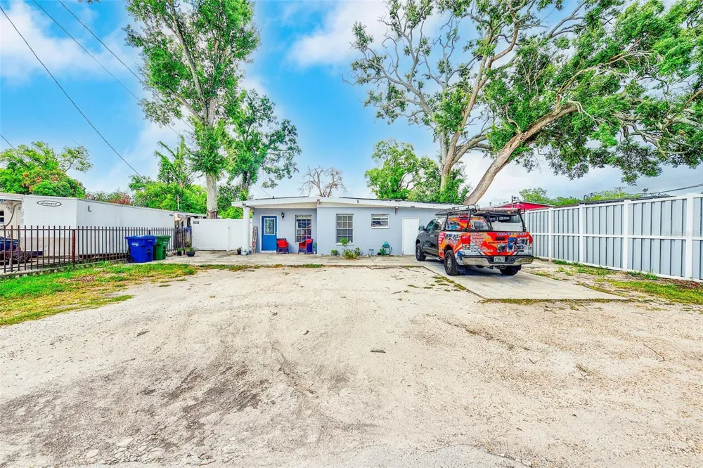 2318 W POWHATAN AVENUE Tampa, FL 33603