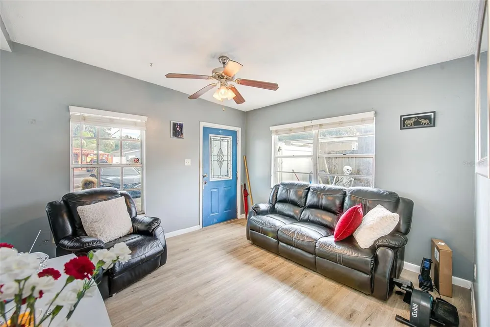 2318 W POWHATAN AVENUE Tampa, FL 33603