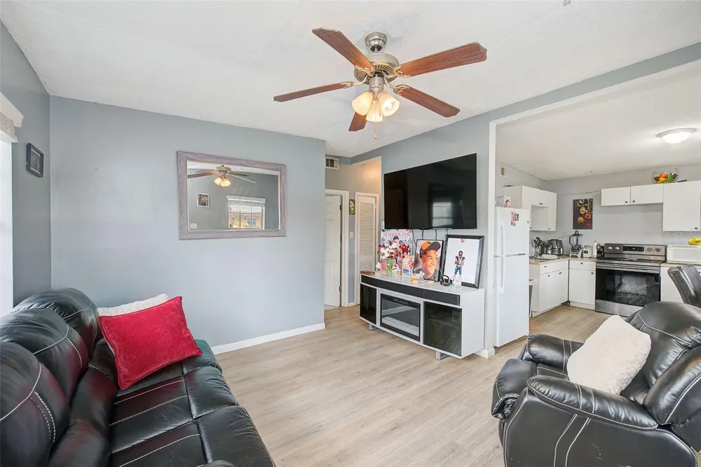 2318 W POWHATAN AVENUE Tampa, FL 33603