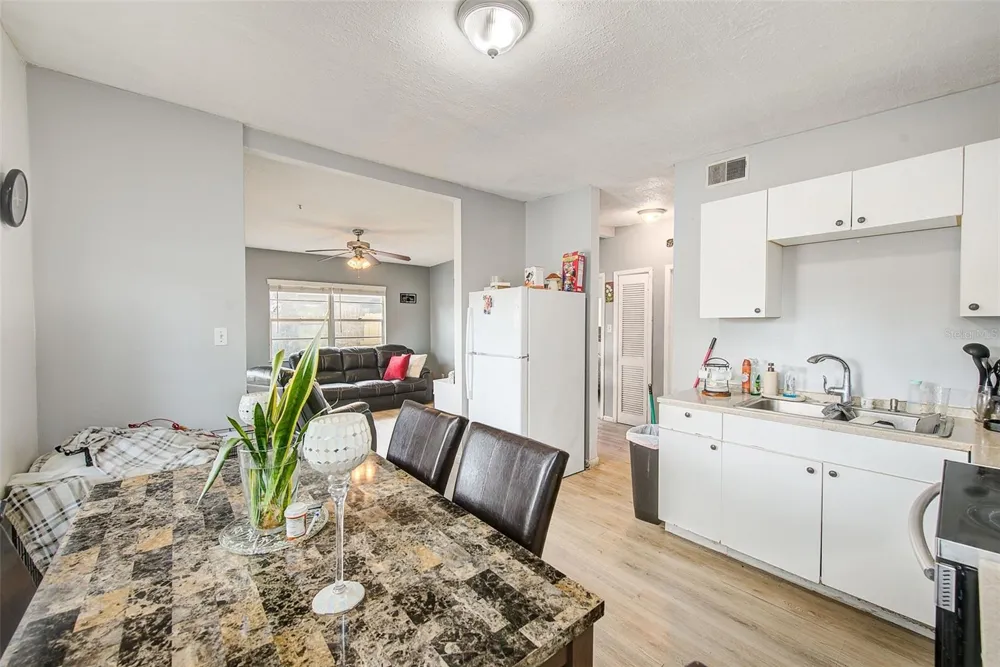 2318 W POWHATAN AVENUE Tampa, FL 33603