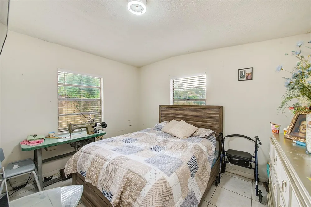 2318 W POWHATAN AVENUE Tampa, FL 33603