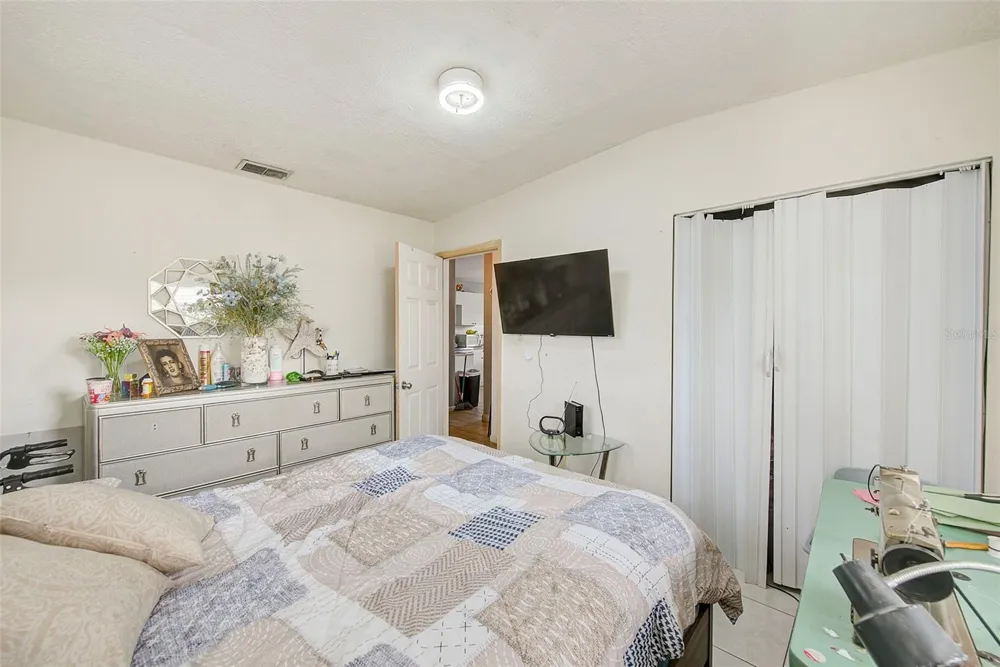 2318 W POWHATAN AVENUE Tampa, FL 33603