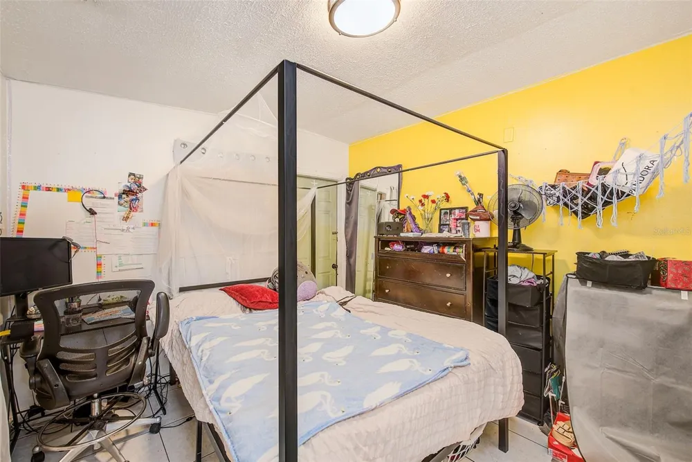 2318 W POWHATAN AVENUE Tampa, FL 33603