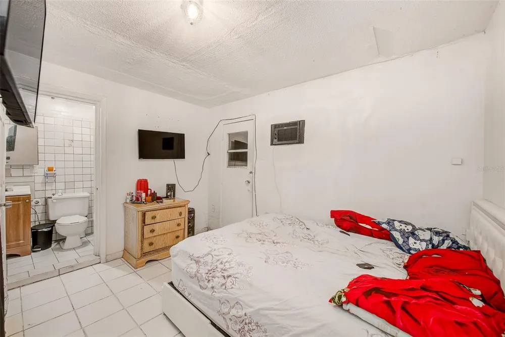 2318 W POWHATAN AVENUE Tampa, FL 33603