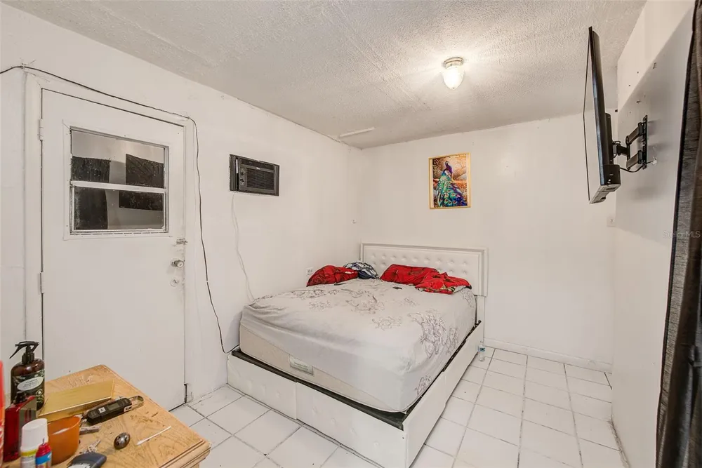 2318 W POWHATAN AVENUE Tampa, FL 33603