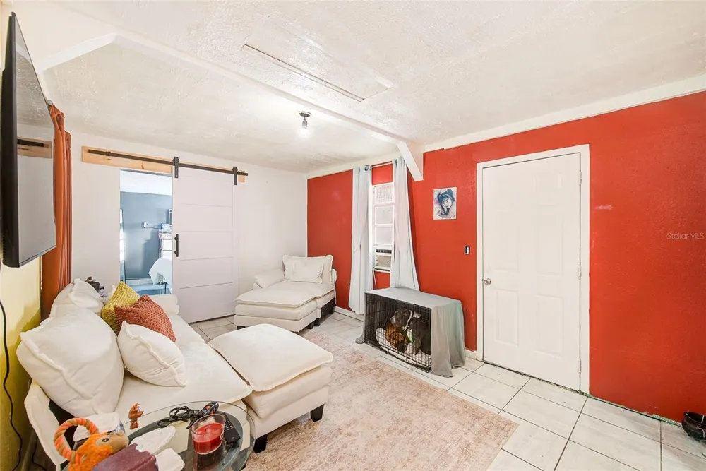 2318 W POWHATAN AVENUE Tampa, FL 33603