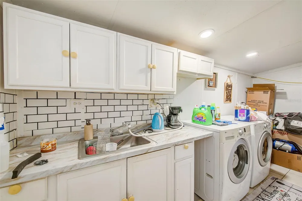 2318 W POWHATAN AVENUE Tampa, FL 33603