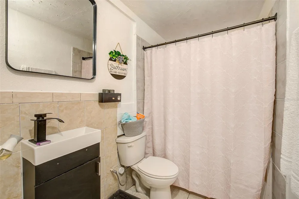 2318 W POWHATAN AVENUE Tampa, FL 33603