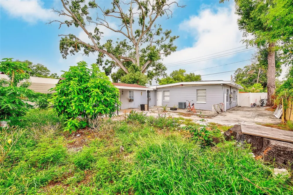 2318 W POWHATAN AVENUE Tampa, FL 33603