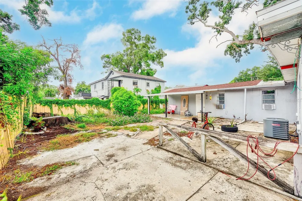 2318 W POWHATAN AVENUE Tampa, FL 33603