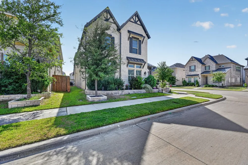 12991 Vinson Drive Farmers Branch, TX 75234