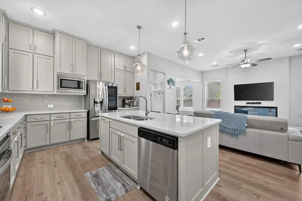 12991 Vinson Drive Farmers Branch, TX 75234