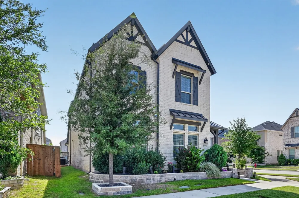 12991 Vinson Drive Farmers Branch, TX 75234