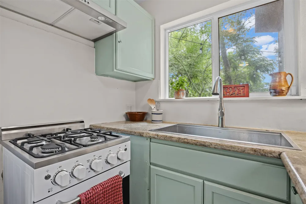3302 Cherrywood Road Austin, TX 78722