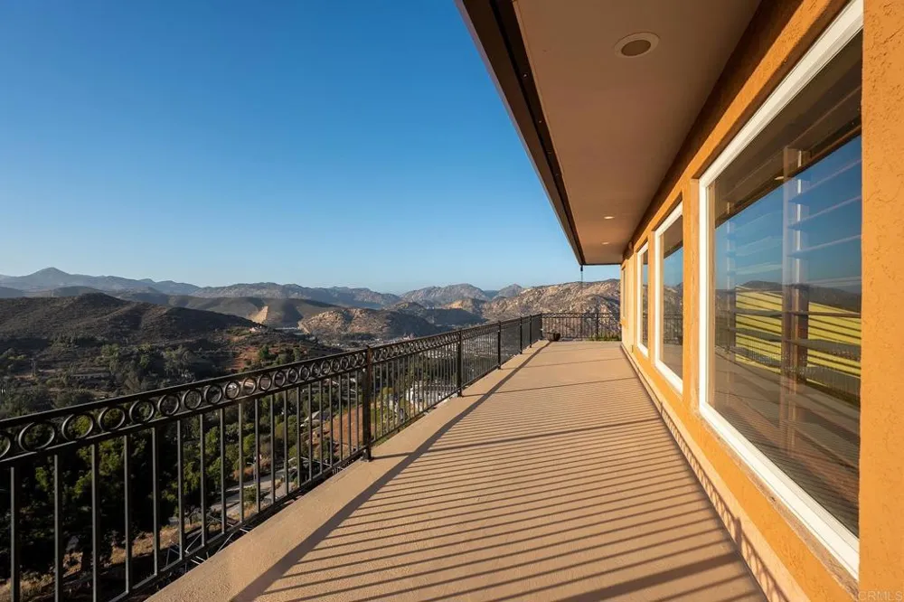 11687 VALLE VISTA RD Lakeside, CA 92040