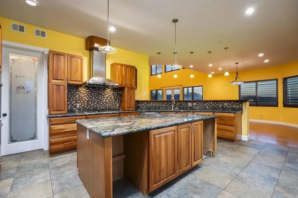 11687 VALLE VISTA RD Lakeside, CA 92040