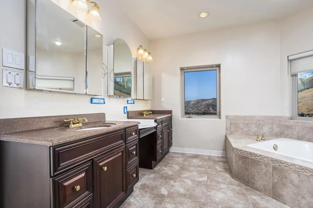 11687 VALLE VISTA RD Lakeside, CA 92040