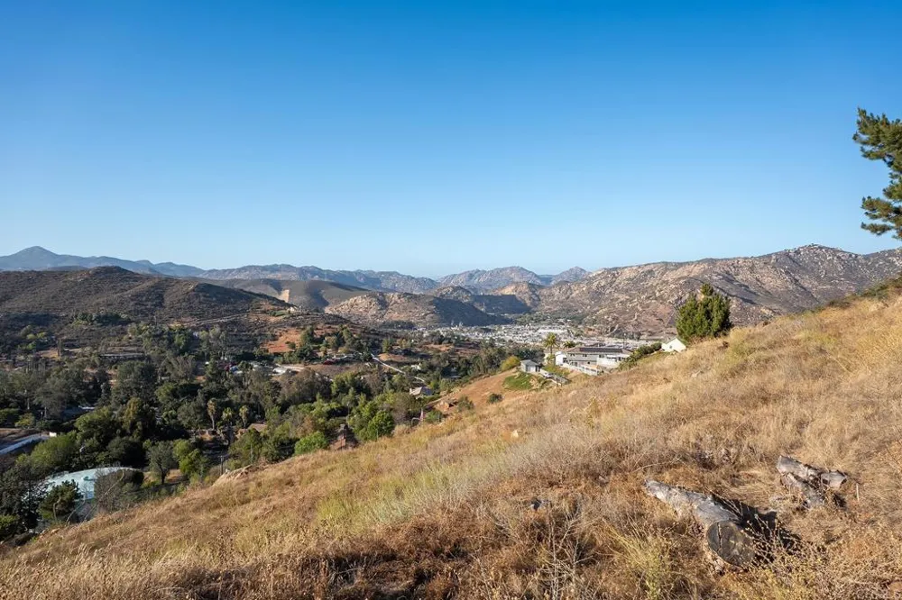 11687 VALLE VISTA RD Lakeside, CA 92040