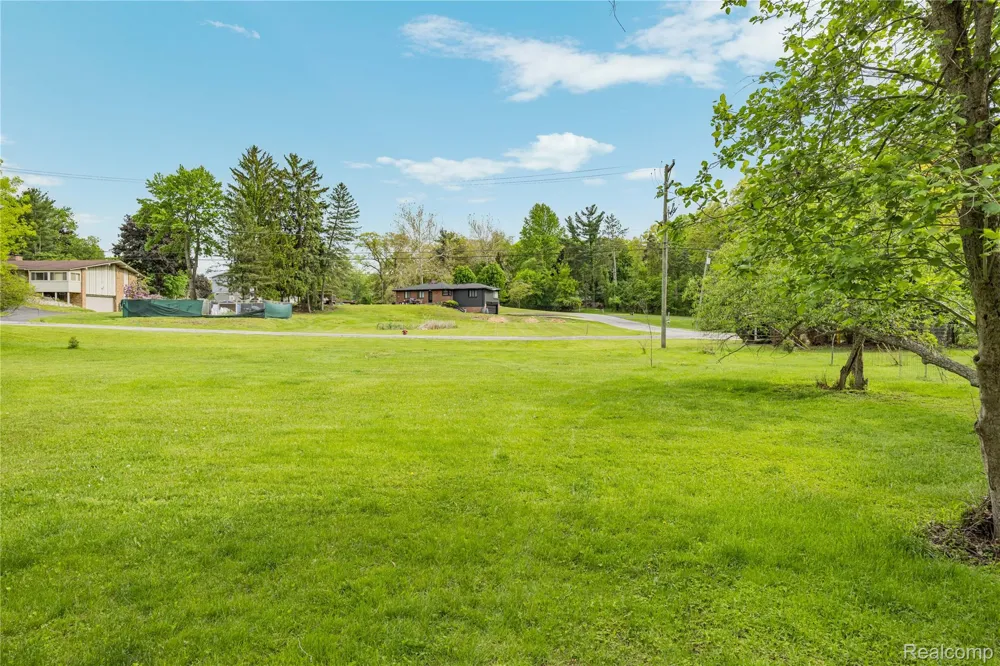 Tioga Southfield City, MI 48033