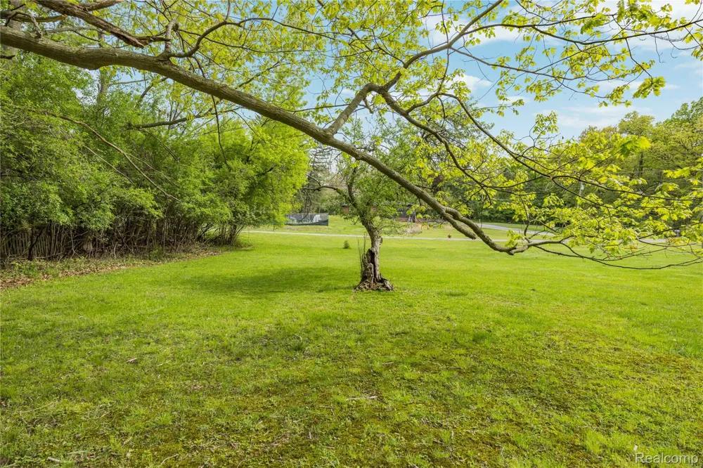 Tioga Southfield City, MI 48033