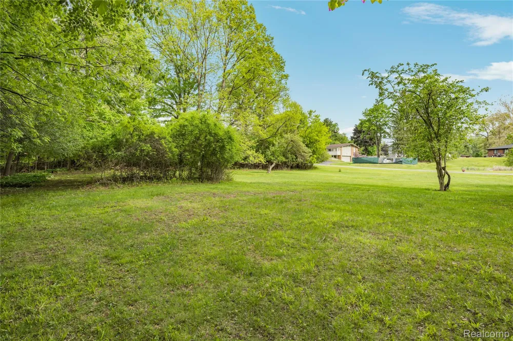 Tioga Southfield City, MI 48033