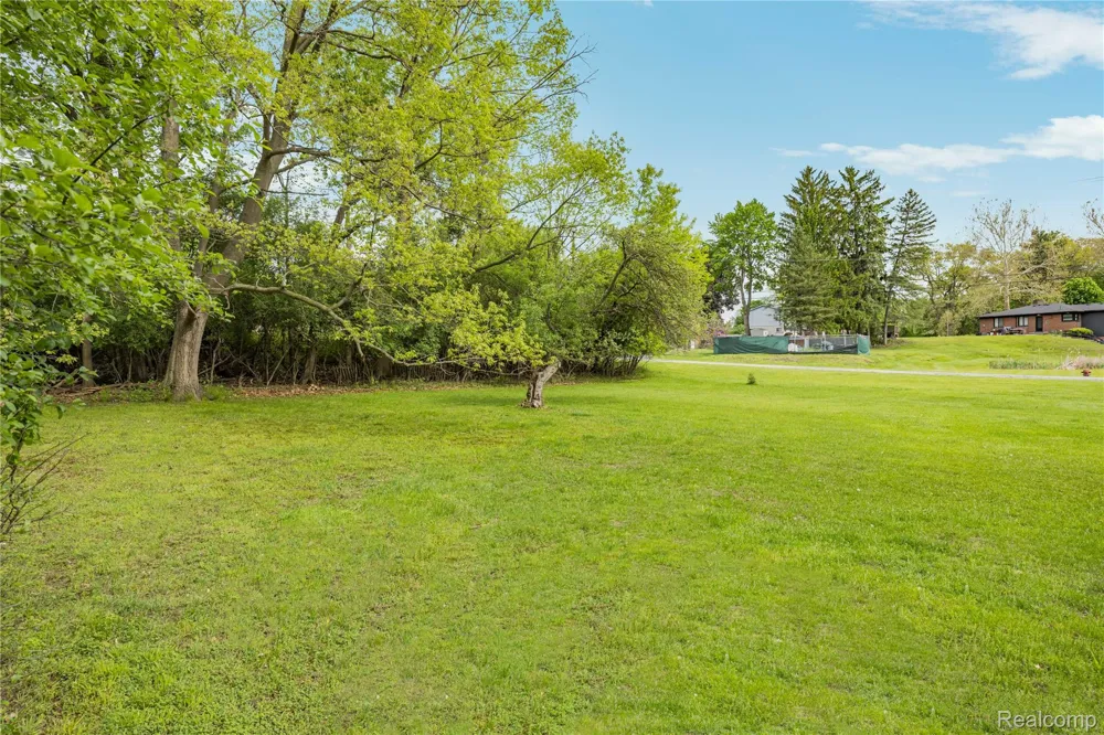 Tioga Southfield City, MI 48033