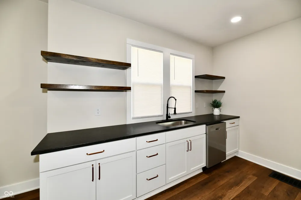 1526 B STREET Elwood, IN 46036
