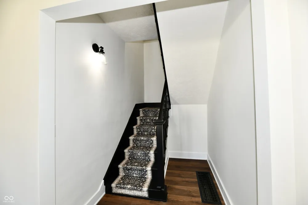 1526 B STREET Elwood, IN 46036