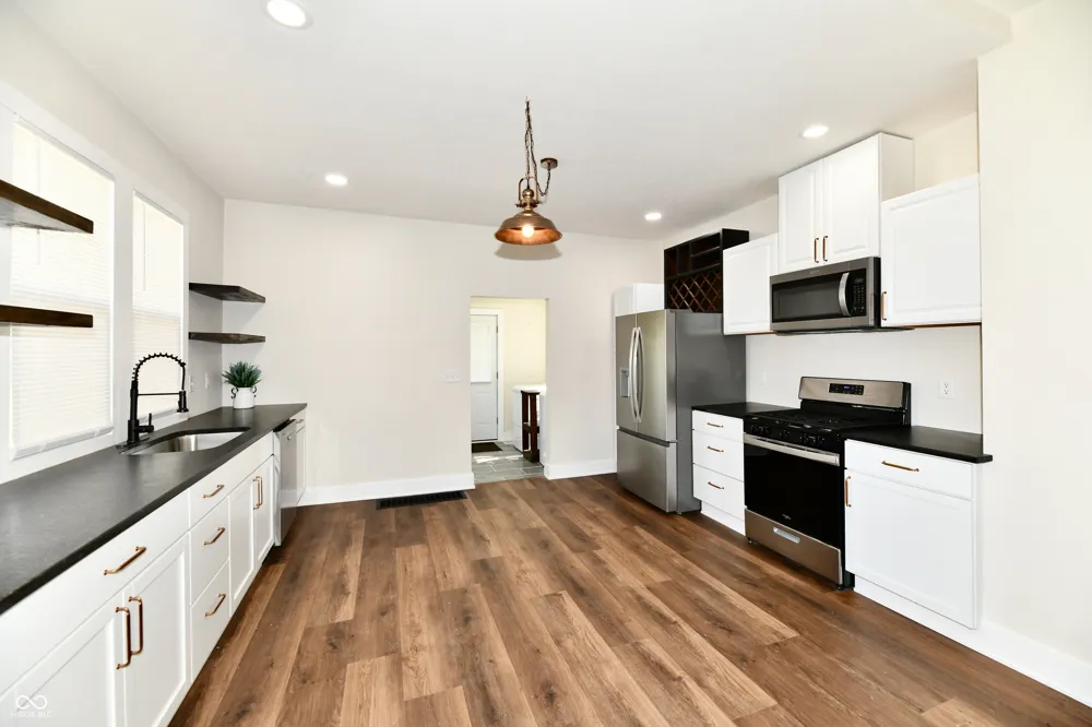 1526 B STREET Elwood, IN 46036