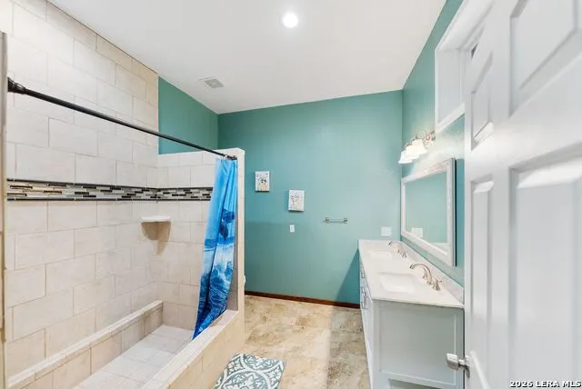165 Trent Rd S Kerrville, TX 78028