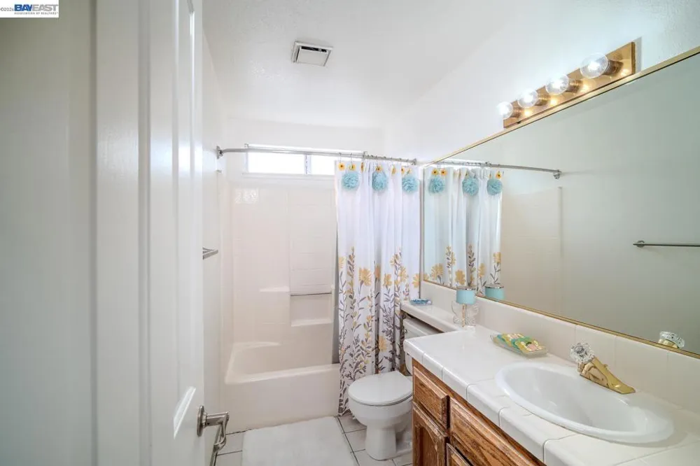 230 Laurelwood Cir Manteca, CA 95336