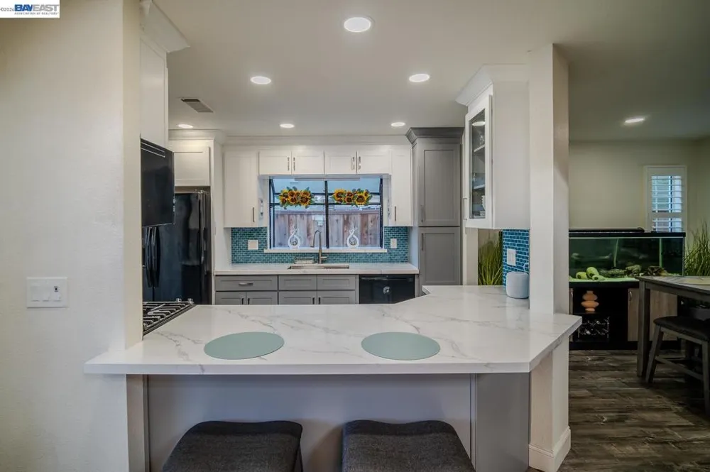 230 Laurelwood Cir Manteca, CA 95336