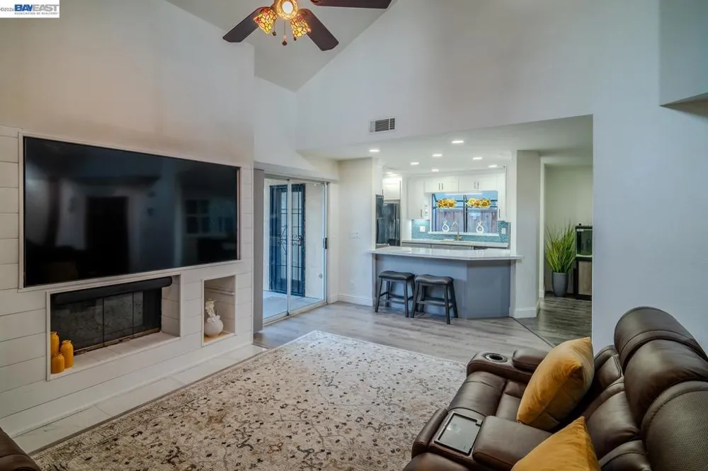 230 Laurelwood Cir Manteca, CA 95336