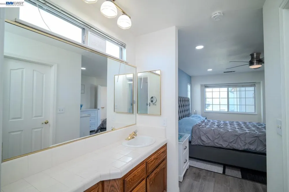 230 Laurelwood Cir Manteca, CA 95336
